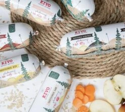 Kivo Petfood Houdbare Worsten INTRODUCTIEDOOS 6 X 600 Gram Smaken: Rund, Kip, Rund & Kip, Kip & Zalm, Eend En Lam - Zacht Gestoomd Vlees - Glutenvrij Geen Fratsen -Hondenbenodigdheden 1200x1072 3