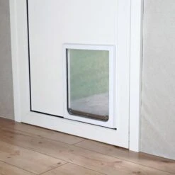 Trixie 2-Weg Hondenluik Wit - M-XL 39 X 45 CM -Hondenbenodigdheden 1200x1200 1183