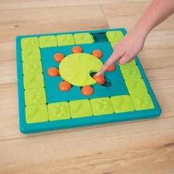 Nina Ottosson Interactieve Hondenpuzzel Vulbaar Met Snacks Voor De Slimste Honden - Outward Hound Multipuzzle -Hondenbenodigdheden 1200x1200 2122