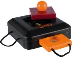 Trixie Dogtoy Dog Activity Strategy Game Gamble Box - Piepend Speelgoed - 15cm X 15cm X 9cm - Zwart/rood/oranje -Hondenbenodigdheden 1200x949